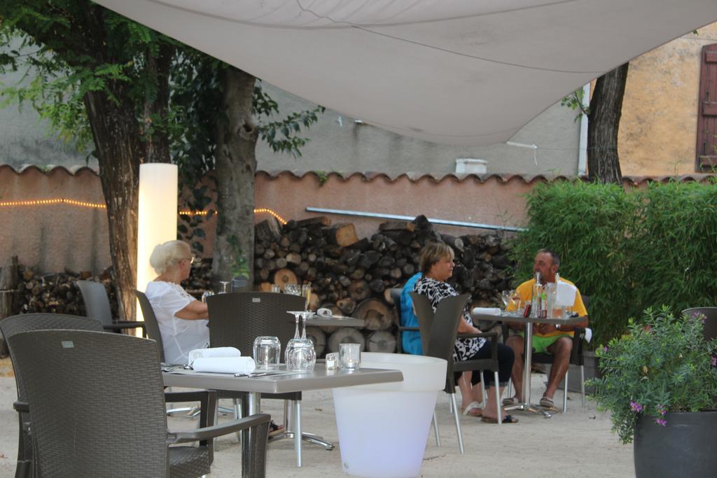 Le Clos Des Acacias Signes Kültér fotó