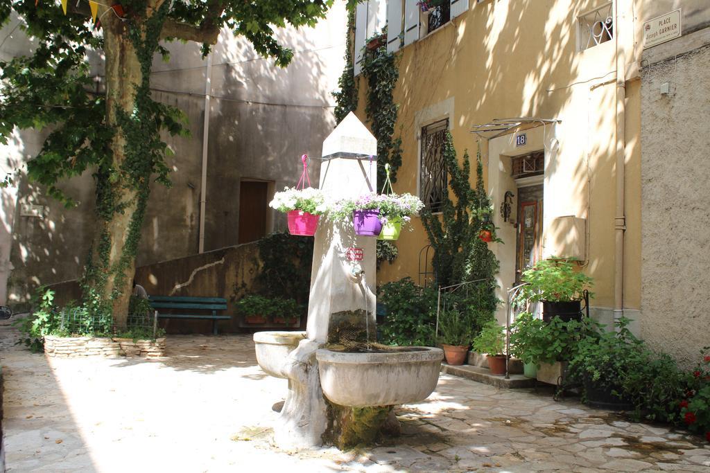 Le Clos Des Acacias Signes Kültér fotó
